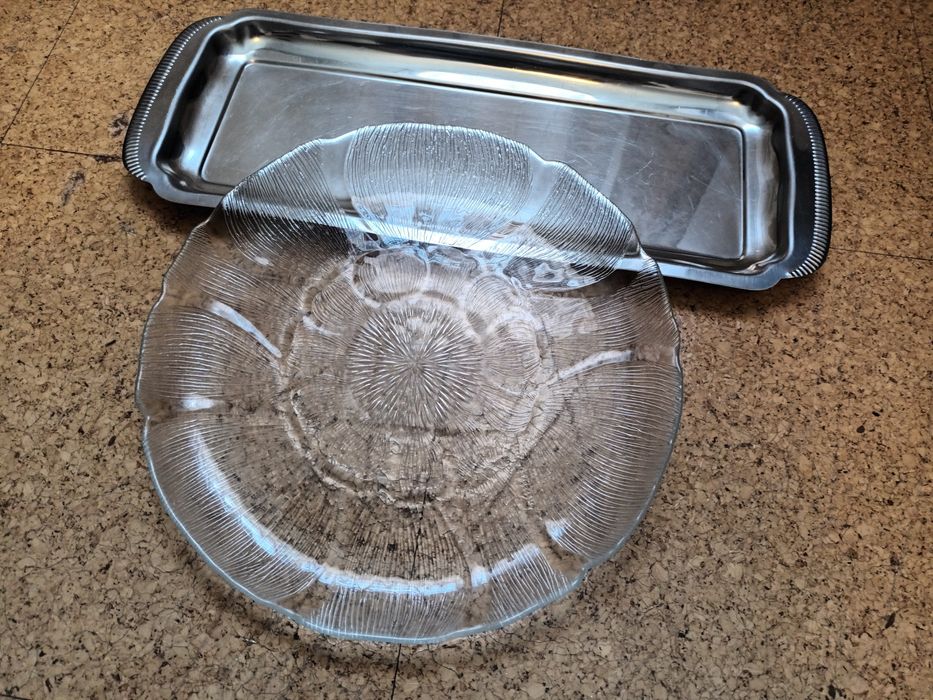 Prato de bolo e travessa em inox