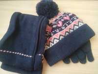 Зимний комплект шапка шарфик и перчатки