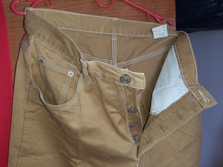 Джинси чоловічі гірчичного коліру.