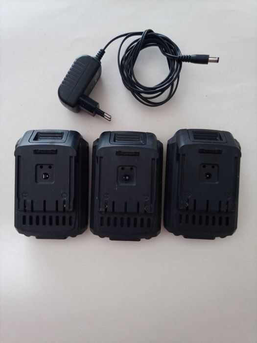 Conjunto baterias e carregador POWX00500 em bom estado