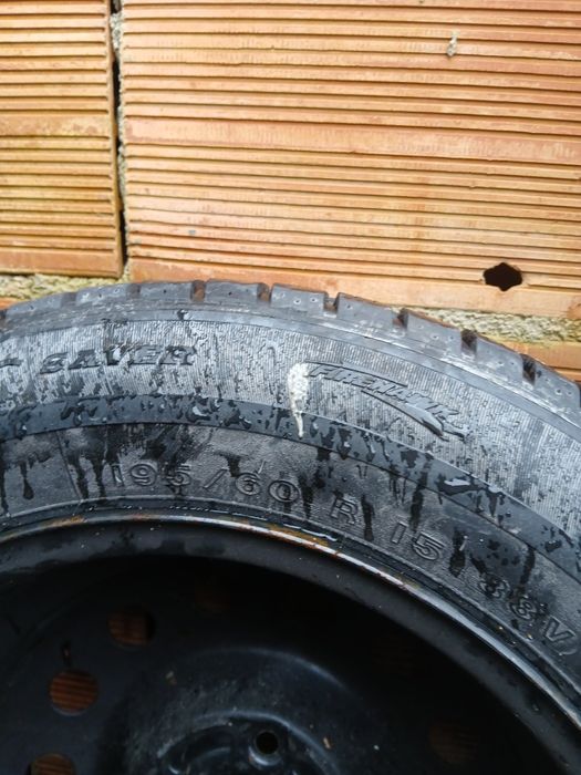 Pneu suplente 2 novos