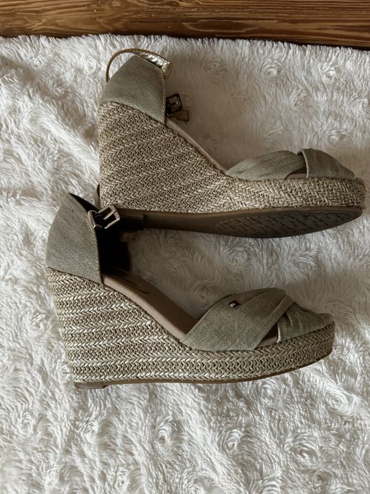 Buty na koturnie Tommi Hilfiger 37
