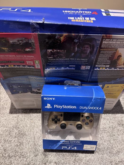 Ps4 1 TB com um comando extra dourado