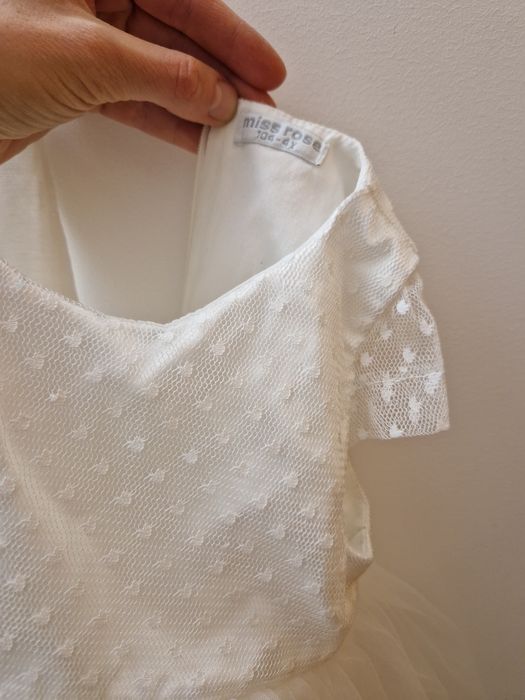 Biała sukienka tiulowa z koronką elegancka