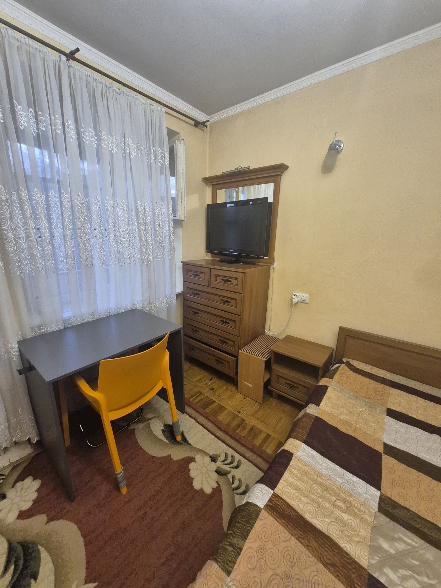 2к вул.Пасічна, цегла