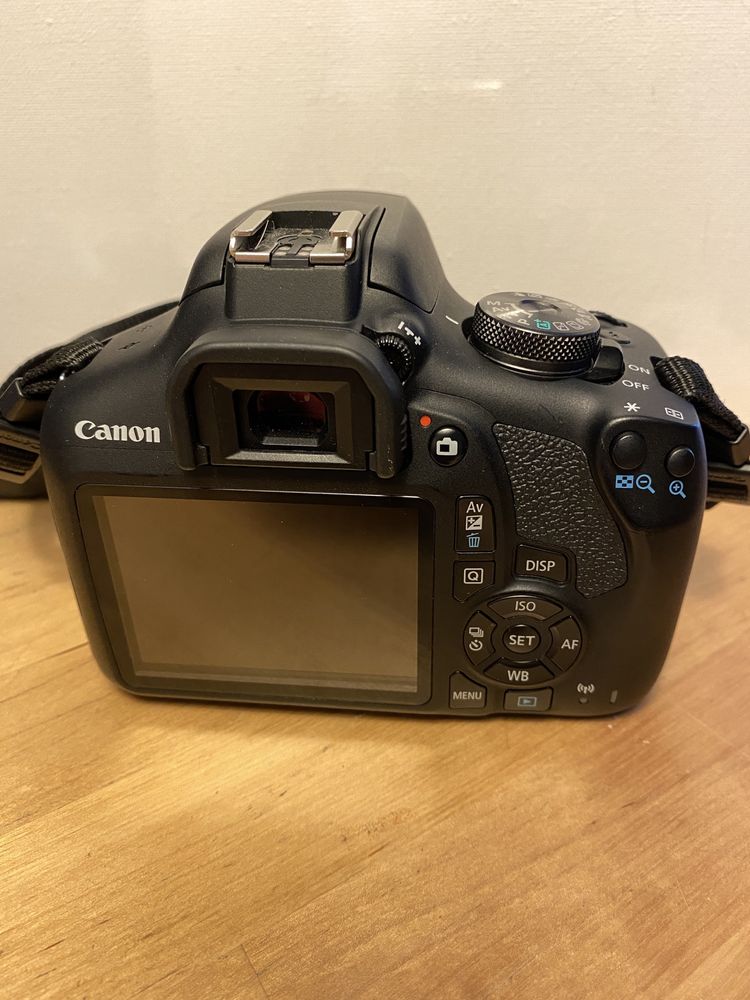 Camera Canon EOS 2000D 24.1 mp (pouco uso)