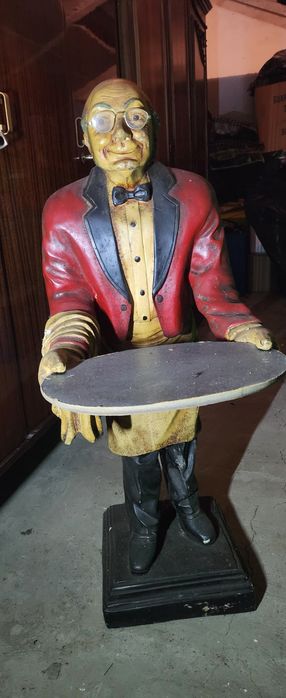 Mordomo com 90cm em bom estado para decoração restaurante cafe ou casa