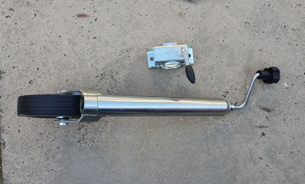 Опорне колесо KNOTT з хомутом на дишло