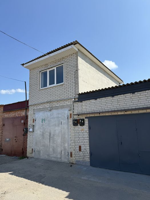 Гараж на Героїв Крут 27