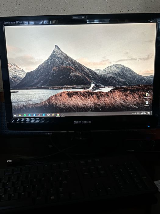 Монитор Samsung