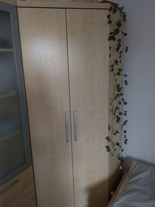 Komplet mebli z łóżkiem