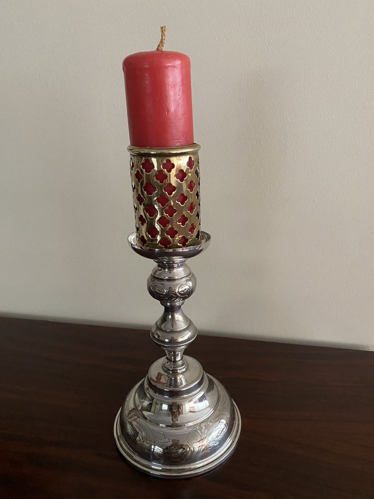 Castiçal em casquinha com vela