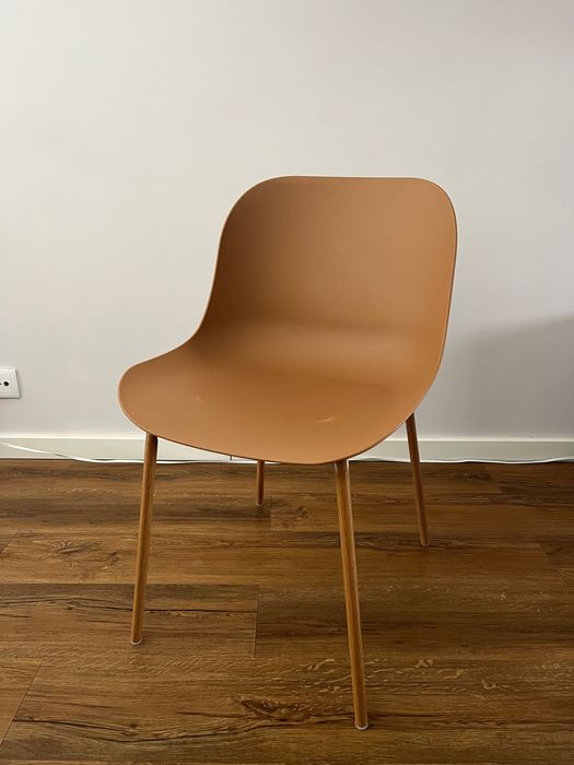 Cadeiras plástico estrutura metal revestido imitação madeira Hôma