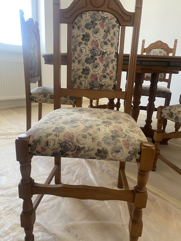 Продам стіл з кріслами (Італія)