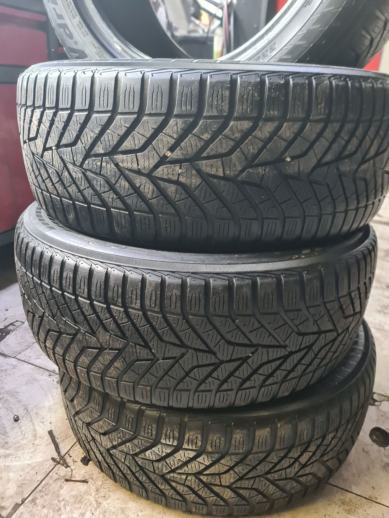 Opony Zimowe Yokochama 225/55 R17 2016r