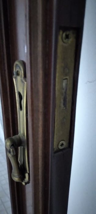 Vidros / prateleiras / portas / puxadores e fechaduras