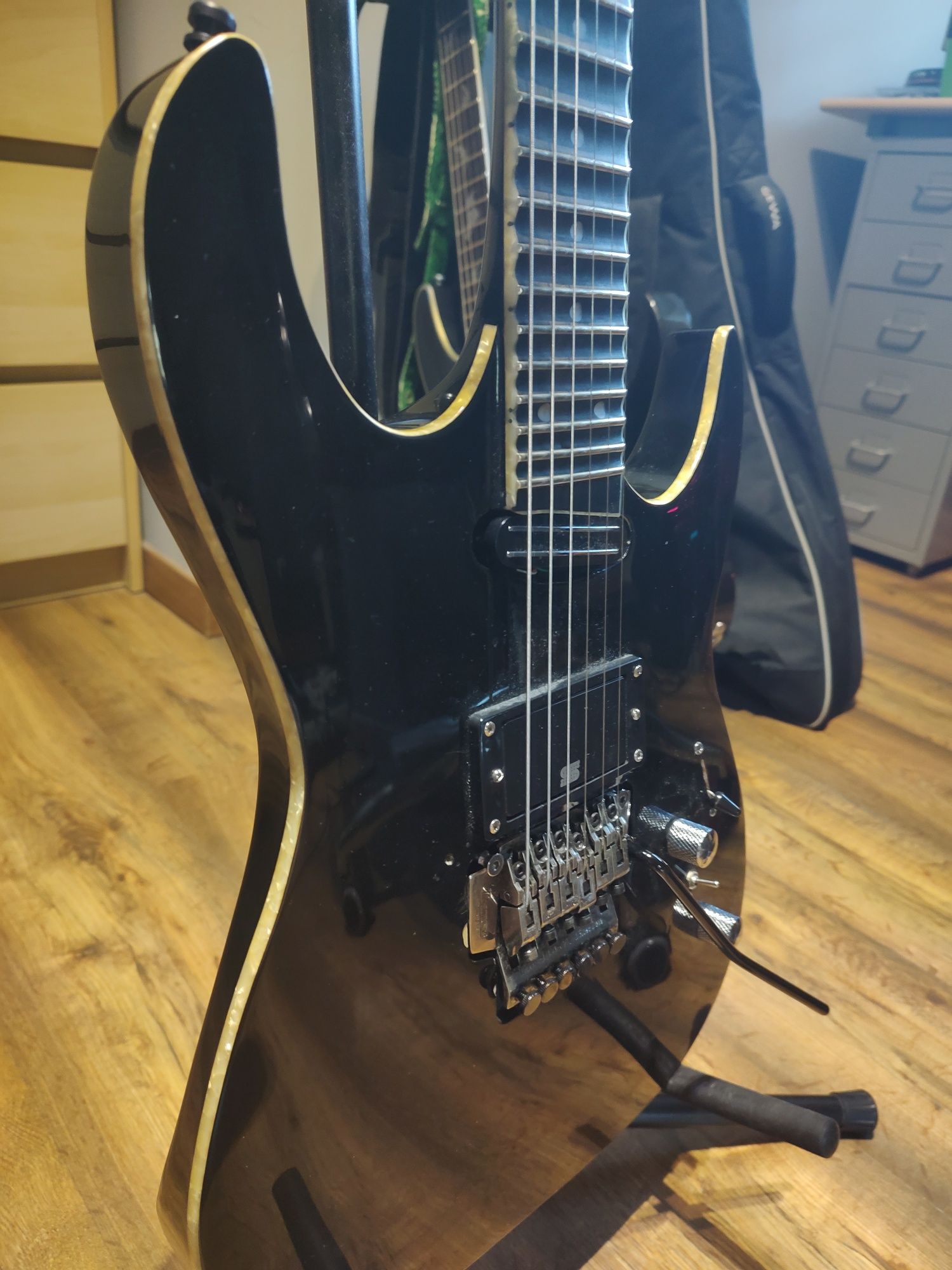 Gitara elektryczna lutnicza