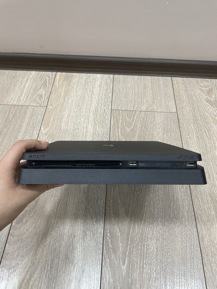 Продаю PS4 на 1тб