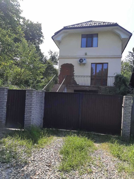 Здам двоповерховий будинок на Київській