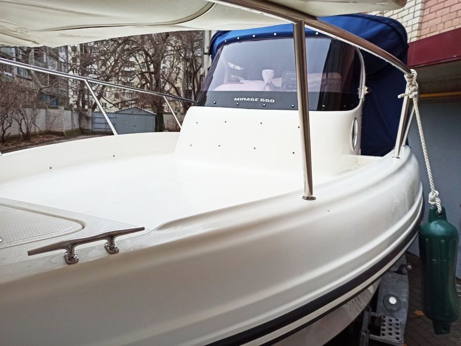 Моторний човен Mirage 660 з каютою і мотором Suzuki 250
