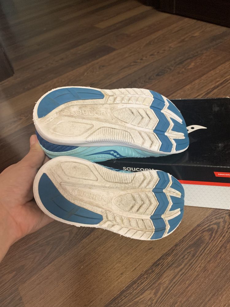 Кроссовки saucony