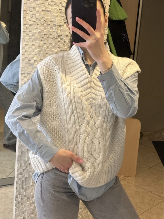 Вʼязана жилетка і сорочка