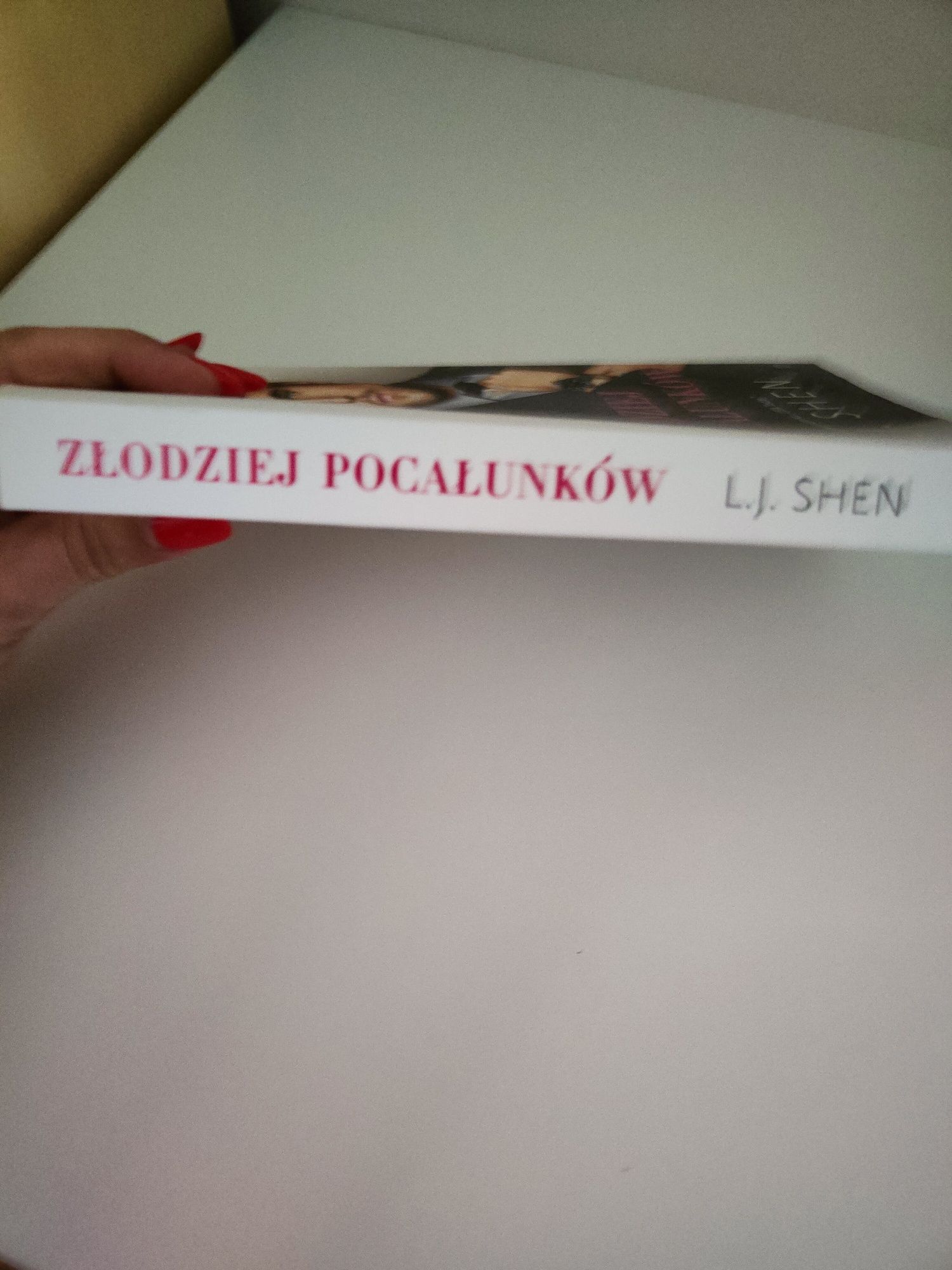 L.J. Shen Złodziej pocałunków