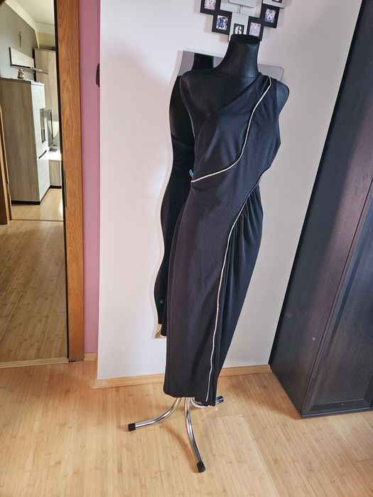 Długa czarna dopasowana sukienka maxi na jedno ramię Asos