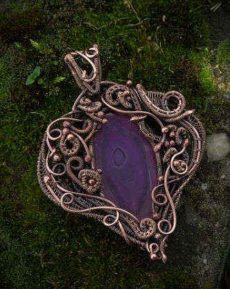 Wisior; różowy agat; miedź; wire wrapping