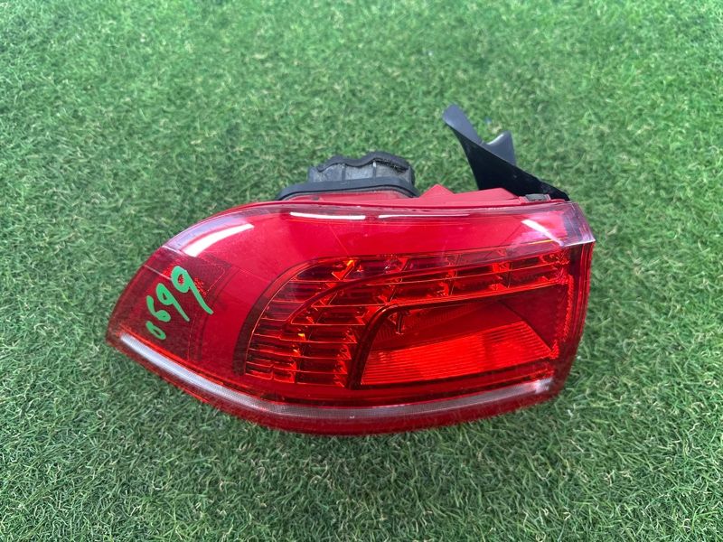 Задний фонарь левый Volkswagen Touareg NF 3.6 CGRA 2015