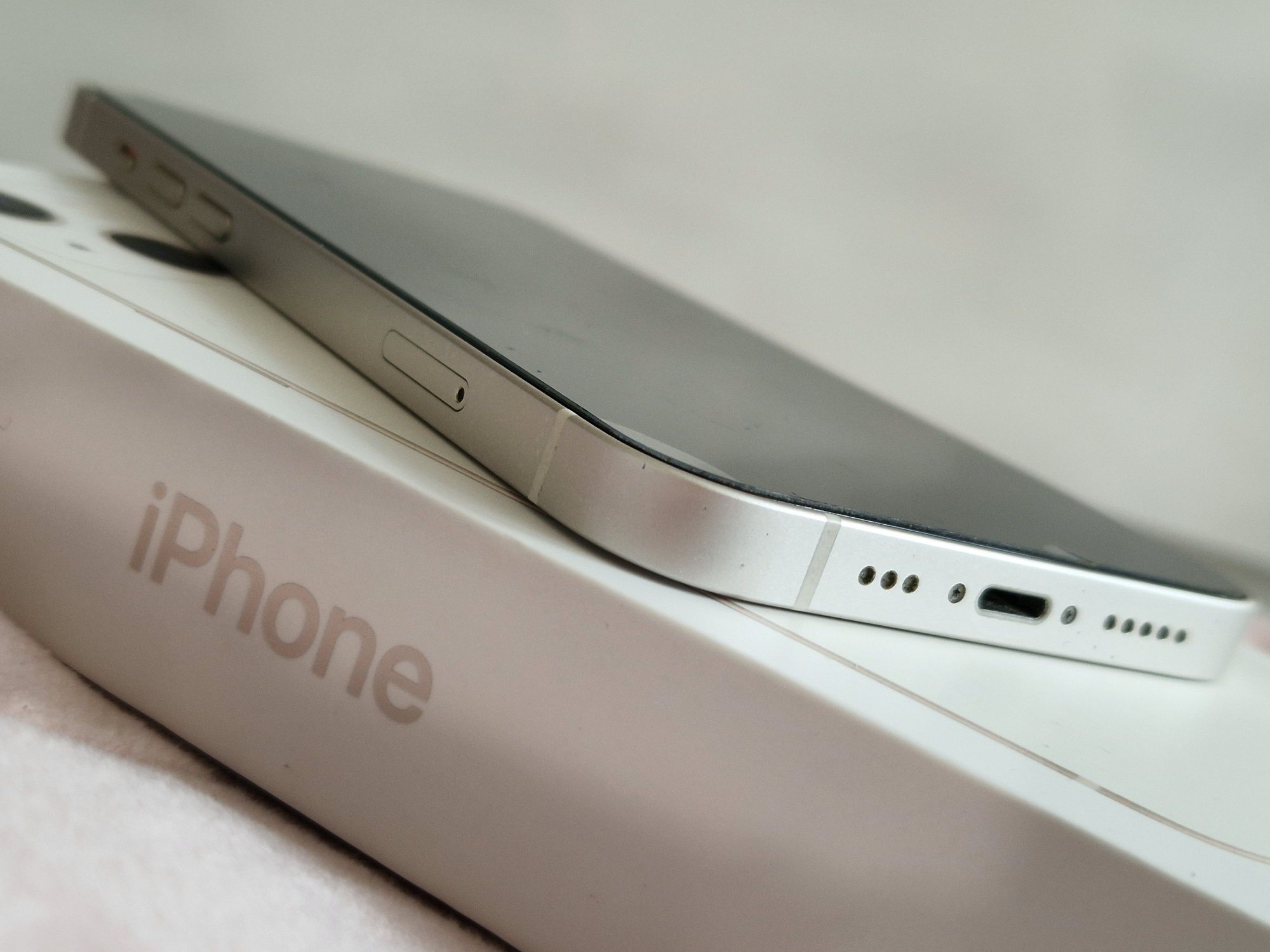 Jeszcze Rok gwarancji_ IPHONE 13_ze sklepu Apple iSPOT_Jak Nowy!