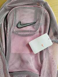 Plecak z siatki Nike .