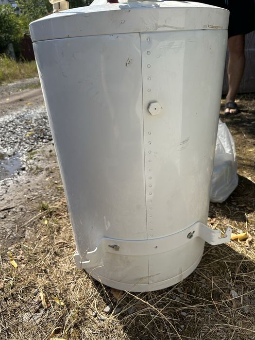 Водонагрівач фірми горєніє. Стан гарний. Все працює.