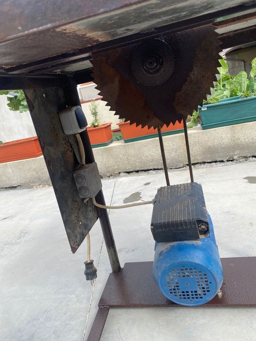 Mesa com Serra Circular