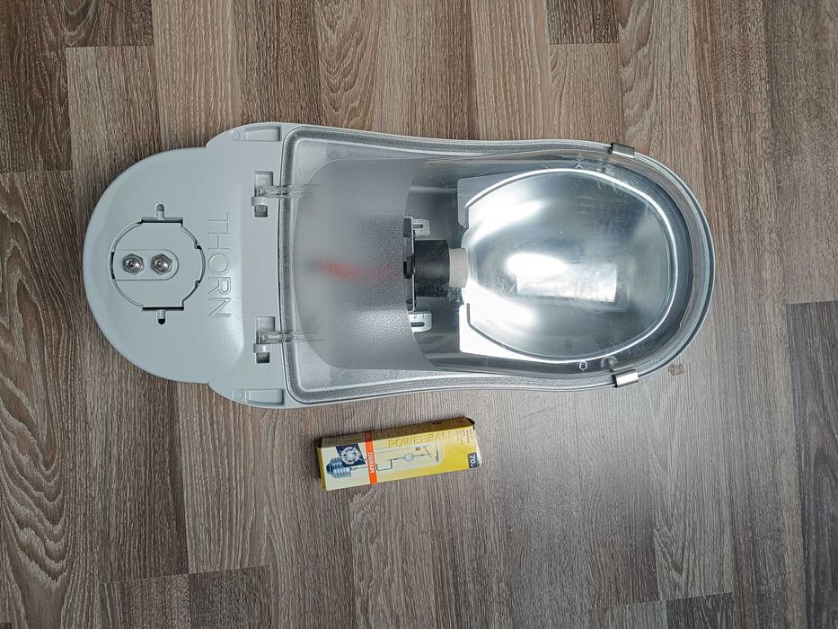 lampy rastrowe 2x18.2x36,uliczne, garażowe,metalo-halogen kinkiet