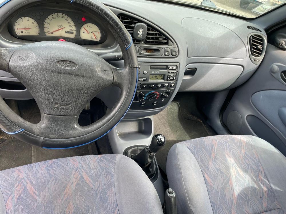 Ford fiesta ano 98 5 portas 1.2 gasolina direçao assitido em muito bom