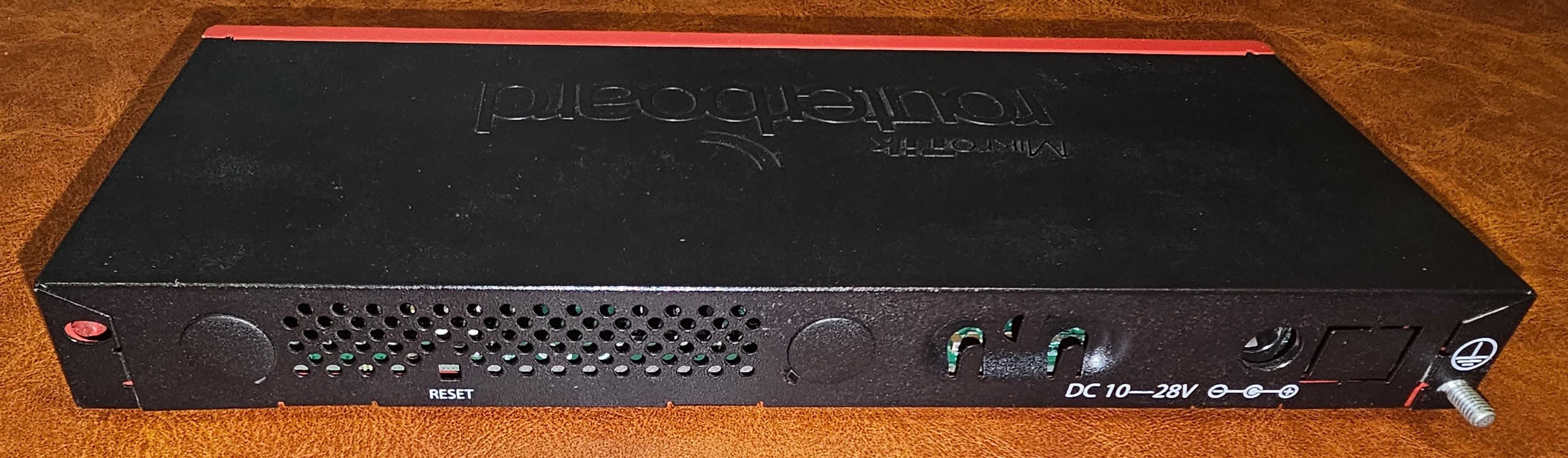 MikroTik RouterBOARD RB2011iLS-IN