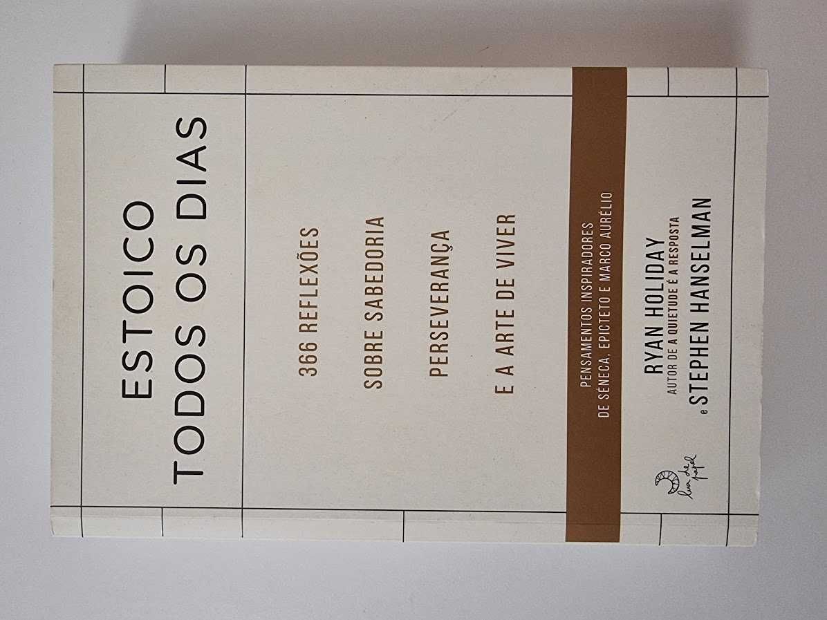 Livro com uma reflexão para cada dia
