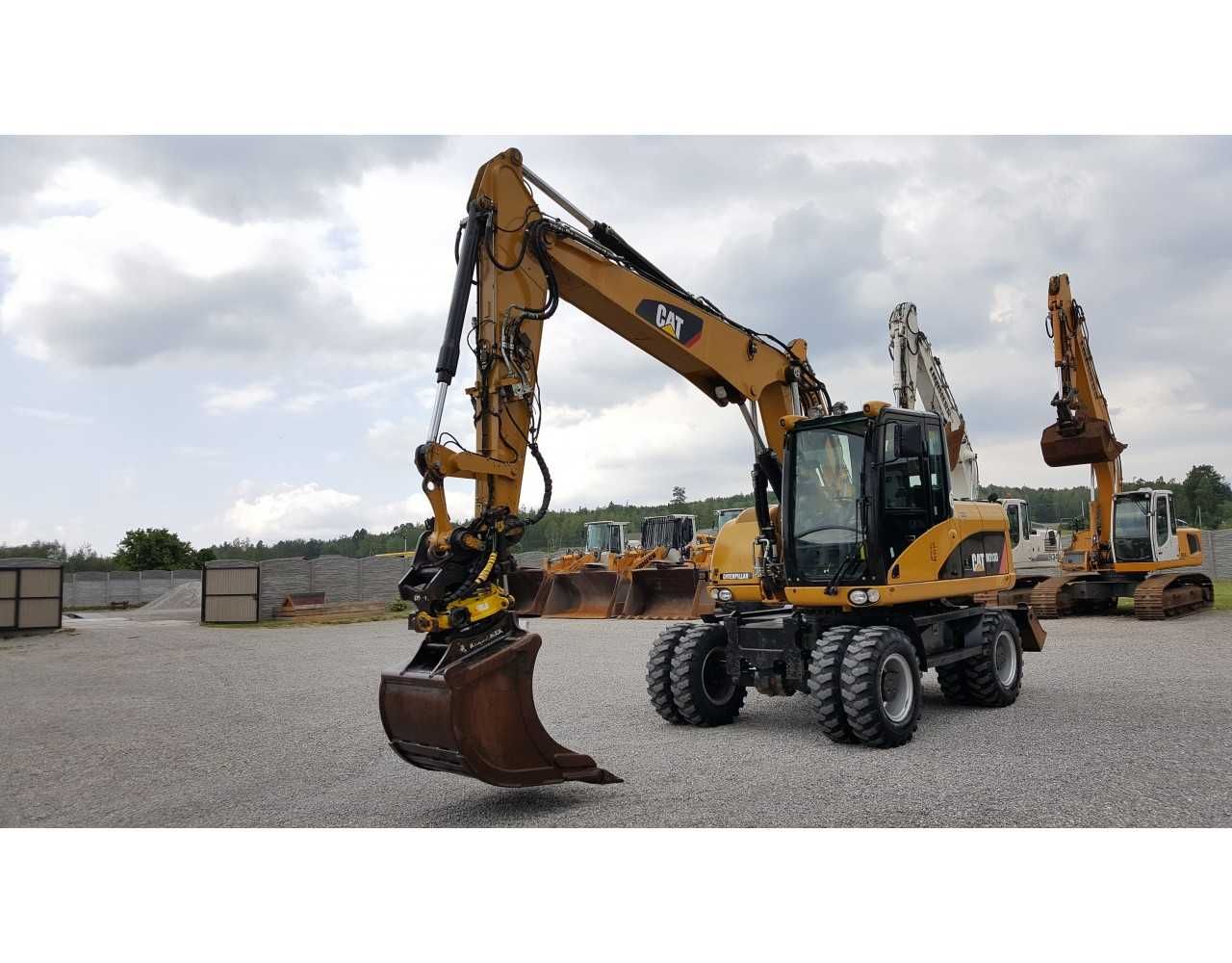 usługi koparką kołową cat M313d roboty ziemne koparka wykopy błotniak
