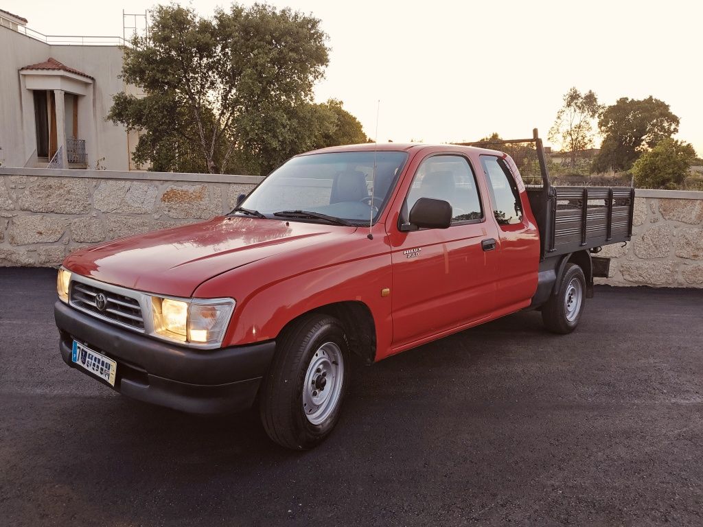 Toyota Hilux 2.4D | X-CAB | Direção Assistida |