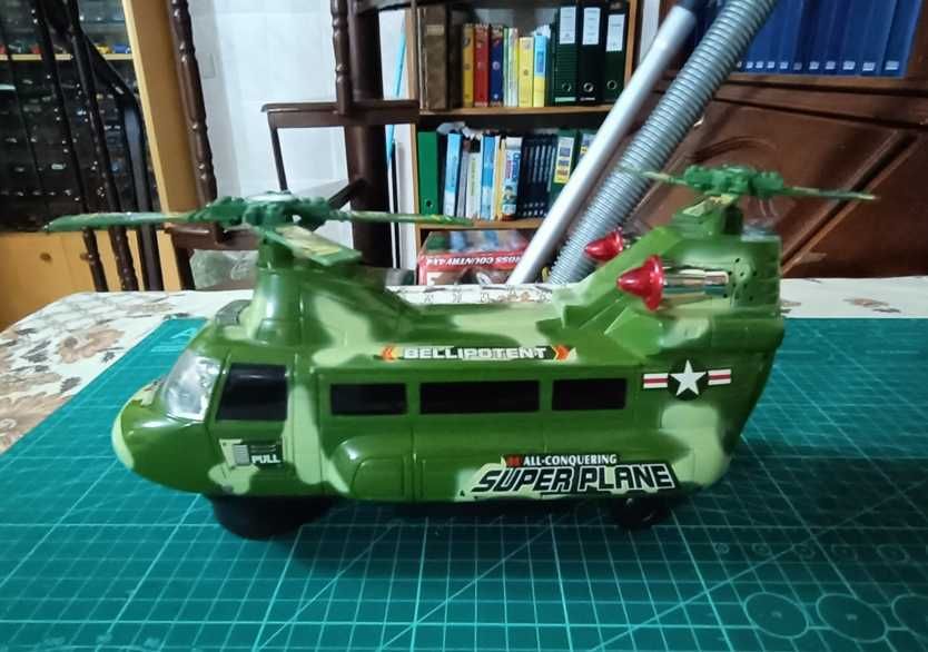 Carro Telecomandado + Robôs + camiões etc.