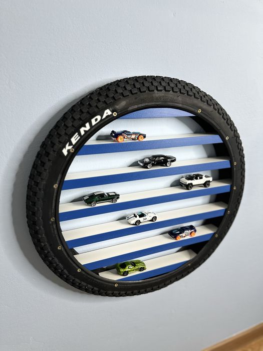 Polka na autka niebielska