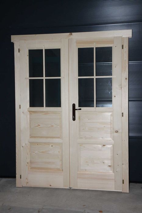Drzwi drewniane do domu letniskowego, domki z bali, domki gospodarcze
