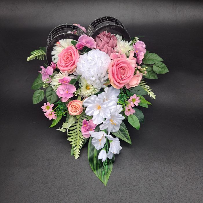 Komplet nagrobny tj. Stroik serce+ bukiet do wazonu