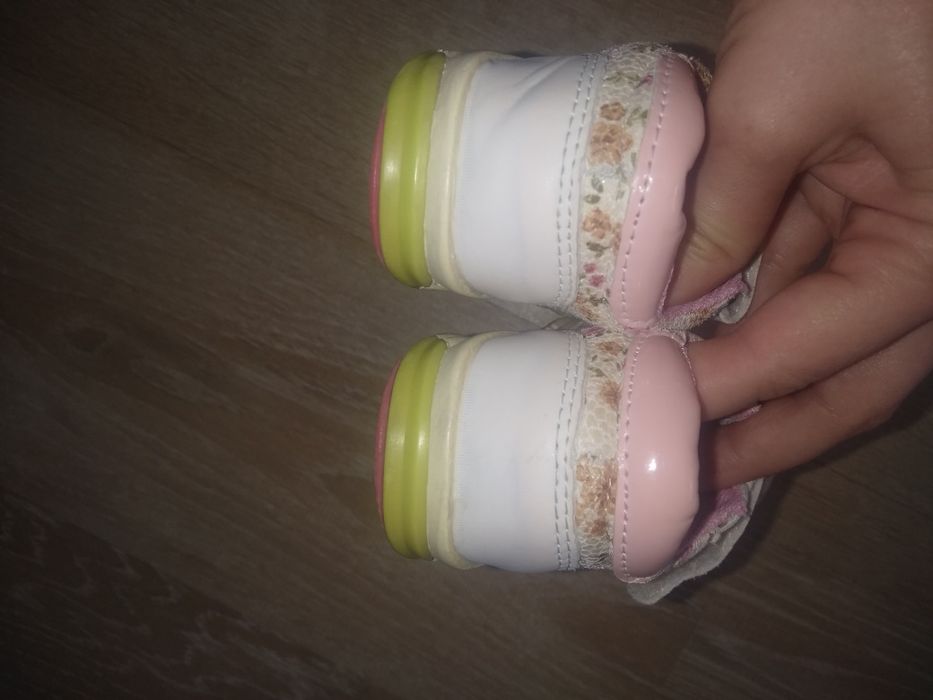 Oferta tênis e crocs 21