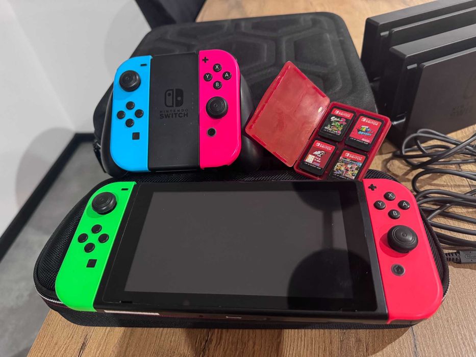 Konsola Nintendo Switch rozbudowany zestaw XXL 4x JoyCony + 4 gry