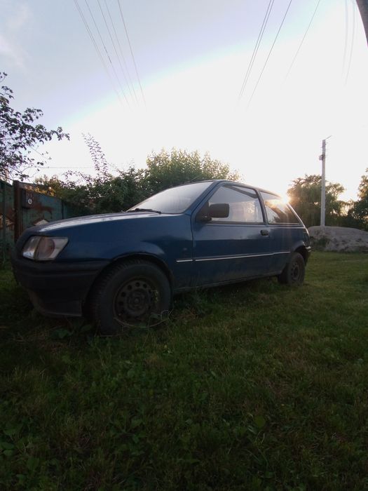 FORD FIESTA 1992 года