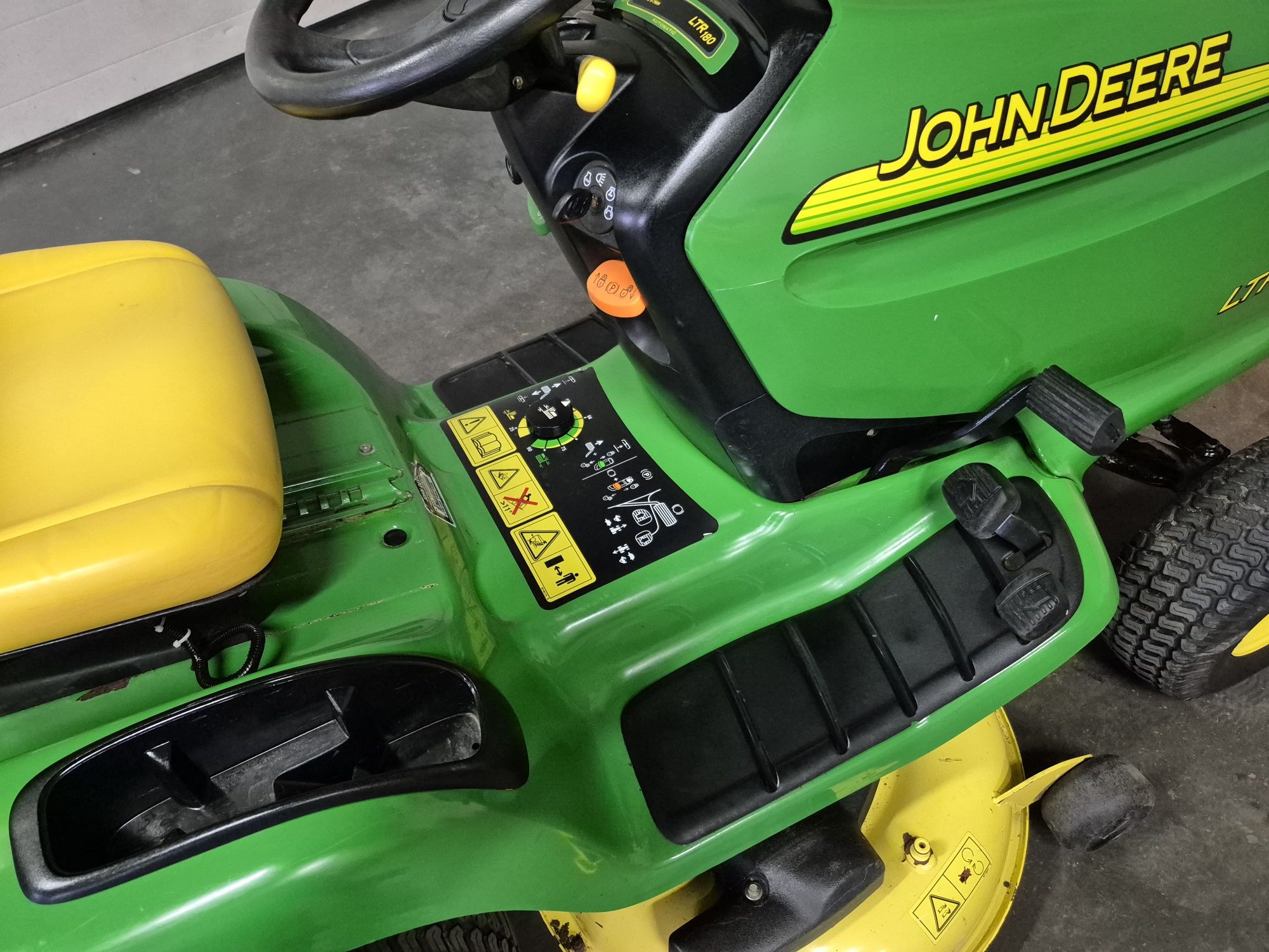 Kosiarka traktorek John Deere ltr 180 kawasaki dwa cylindry.