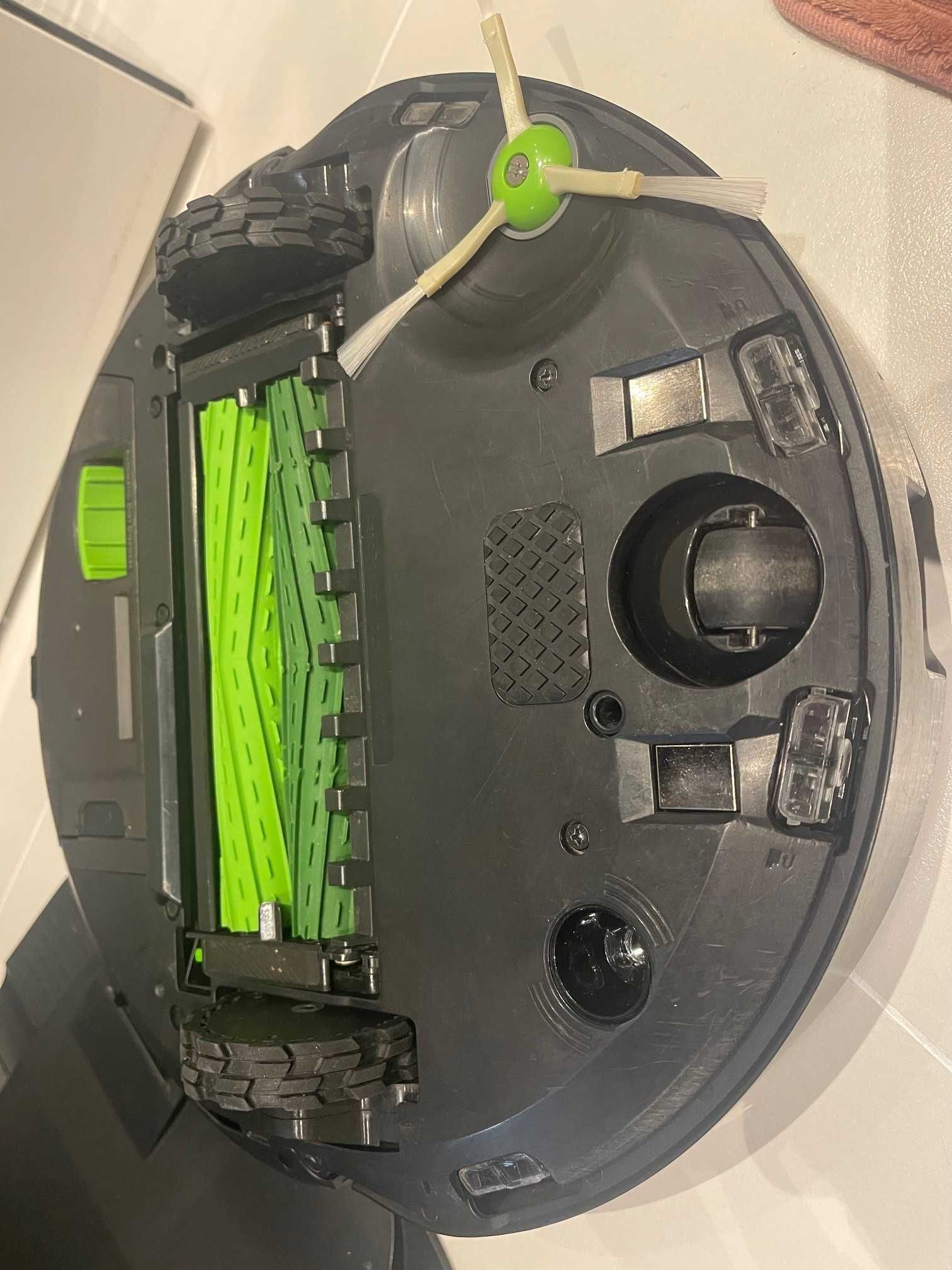 iRobot Roomba Combo j7+ robot sprząt-mopujący Stacja samoopróżniająca