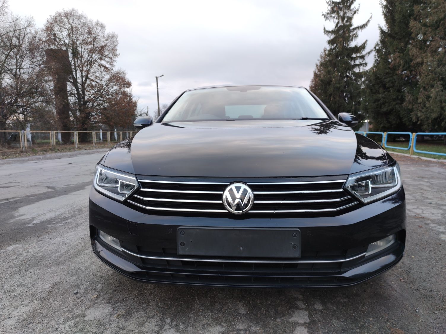 Разборка Passat B8 бампер дверка розробка Пасат б8 шрот фара крило